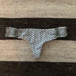 Acaci Tanzania bottoms in diamond